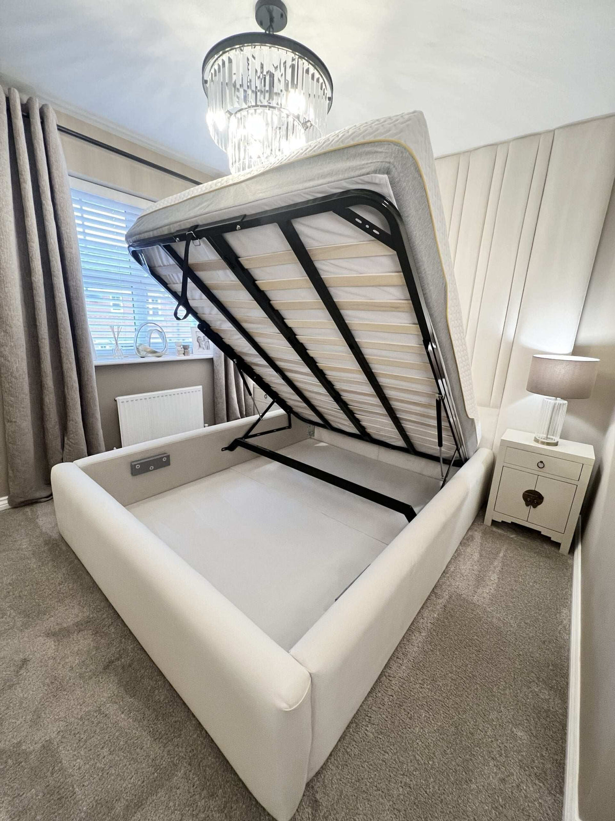 Château Wide Panelled Bedframe