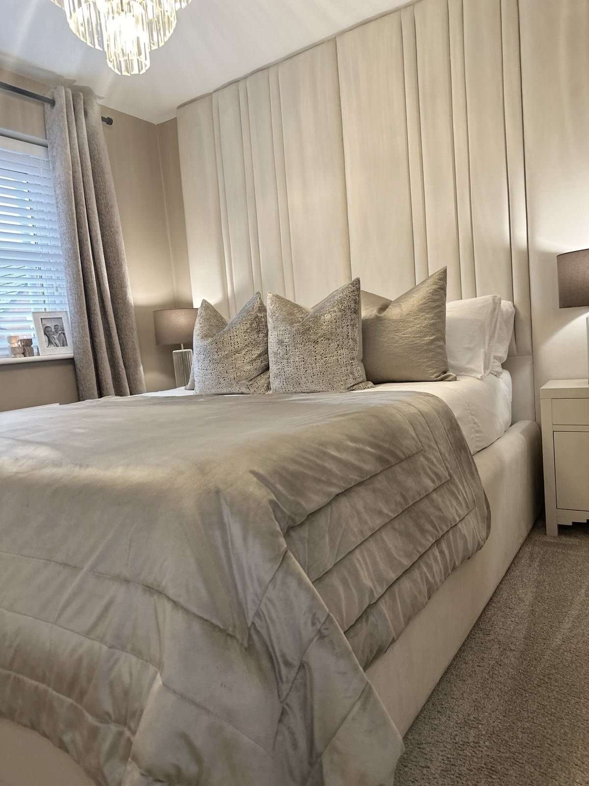 Château Wide Panelled Bedframe