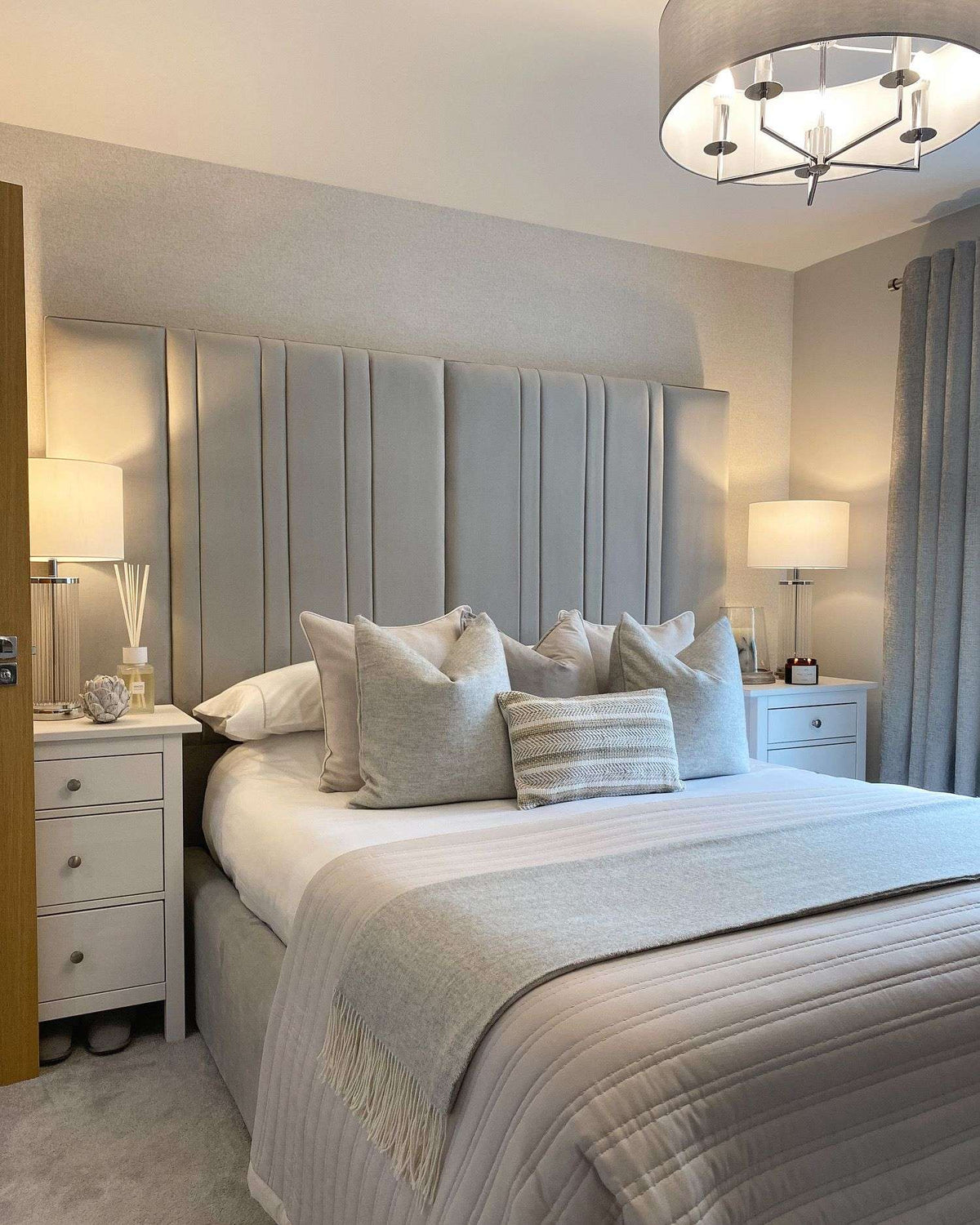 Château Wide Panelled Bedframe